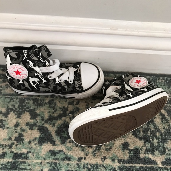 Toddler Converse high top shoe - size 7 - Picture 2 of 2